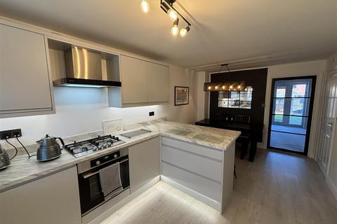 3 bedroom semi-detached house for sale - Bakewell Gardens, Waverley S60