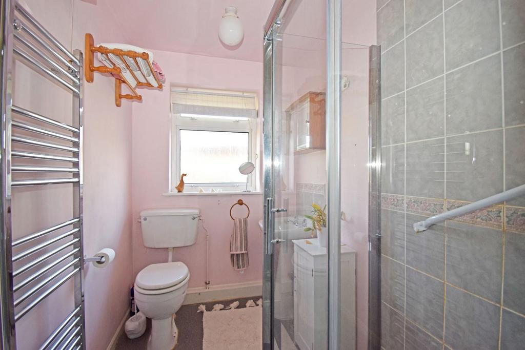 21 Abberley Drive, shower room.jpg