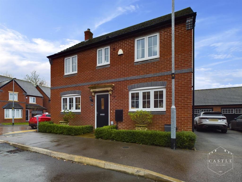 Plum Crescent, Burbage 3 bed detached house £330,000