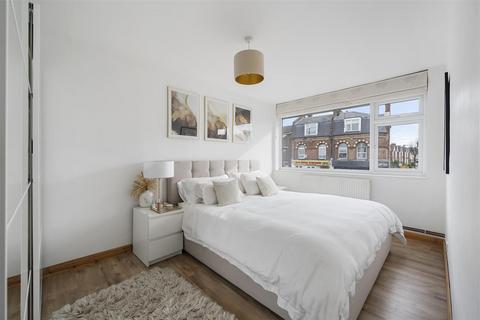 2 bedroom maisonette for sale, Baker Street, Enfield