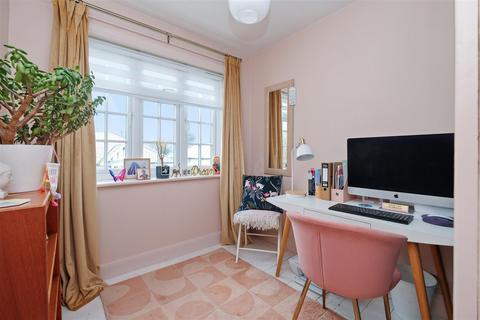 56 Manor Road, Whitstable, CT5 2JS