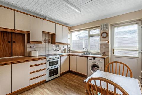 2 bedroom detached bungalow for sale - Stamford Green Road, Epsom