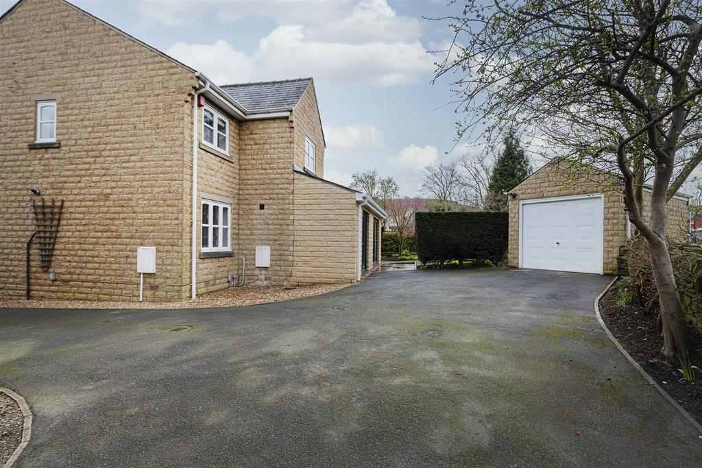 Oliver Meadows, Elland 3 bed detached house for sale £325,000