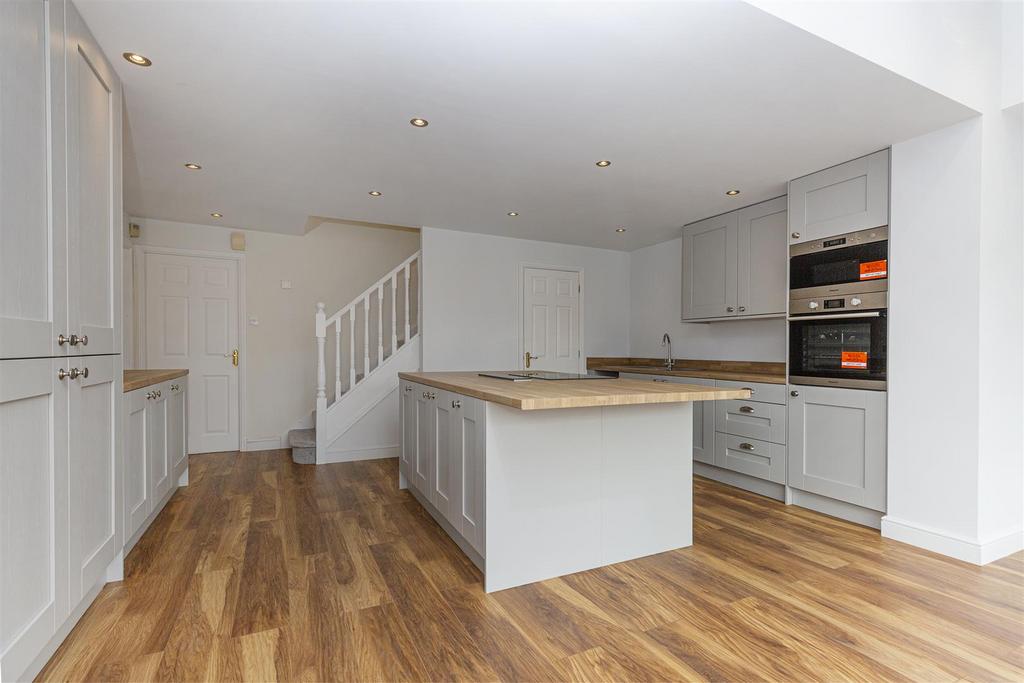 Bramleys Estate Agents - Elland - Oliver Meadows (