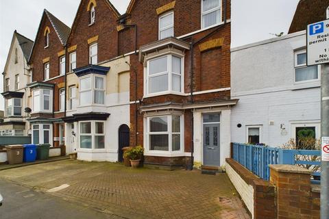 6 bedroom terraced house for sale - Albert Street, Bridlington