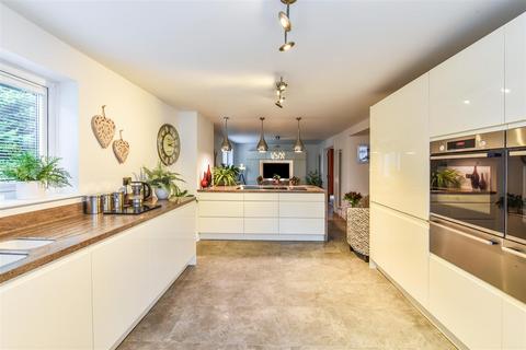 6 bedroom detached house for sale, Charlton Road, Andover