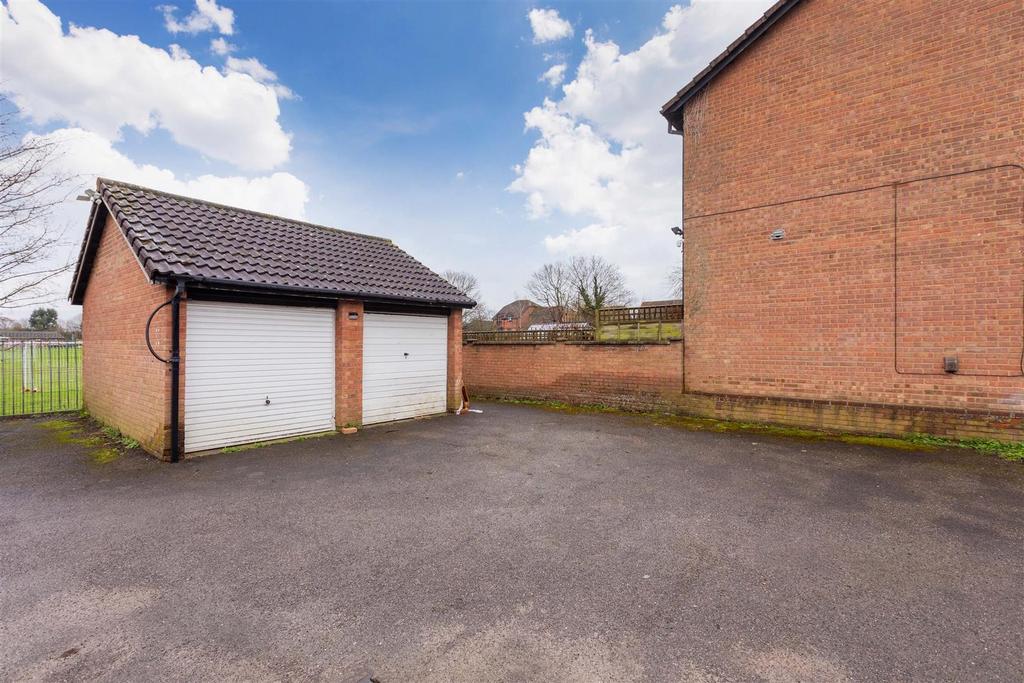 30 Charlton Close-7.jpg