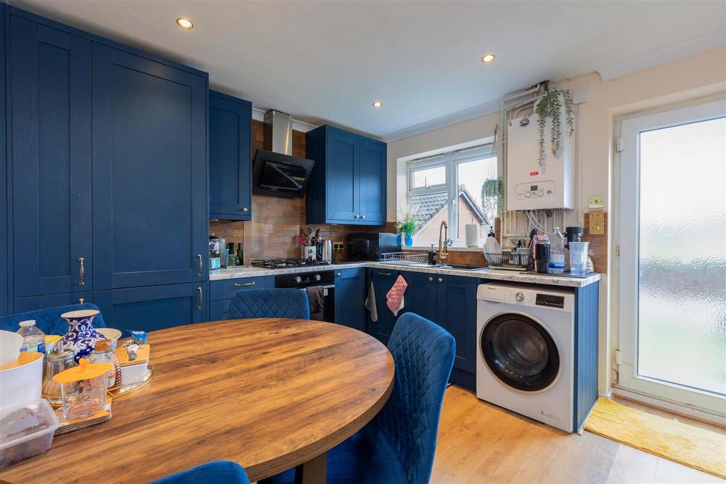 30 Charlton Close-12.jpg
