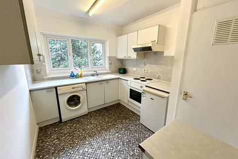 2 bedroom flat for sale - Buttrills Road, Barry