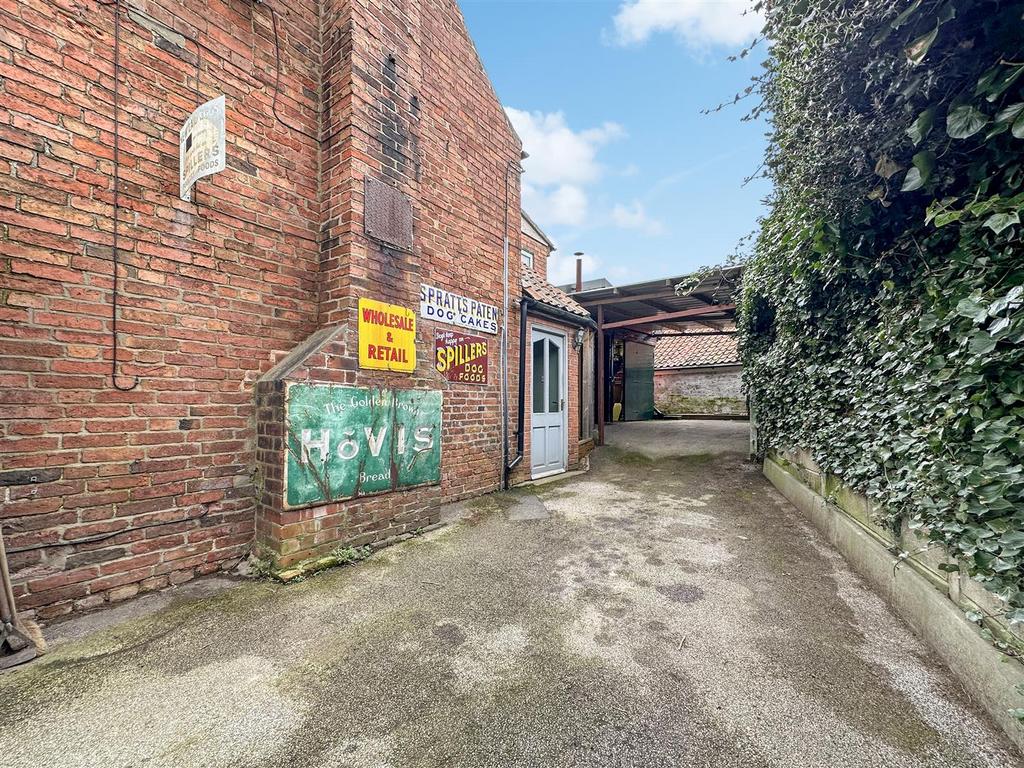 Additional Drive, Carport & Workshop 974
