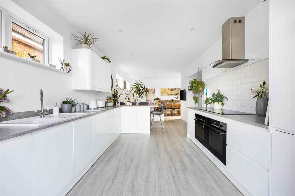 Crabtree Avenue, Brighton 4 bed semidetached house for sale £475,000