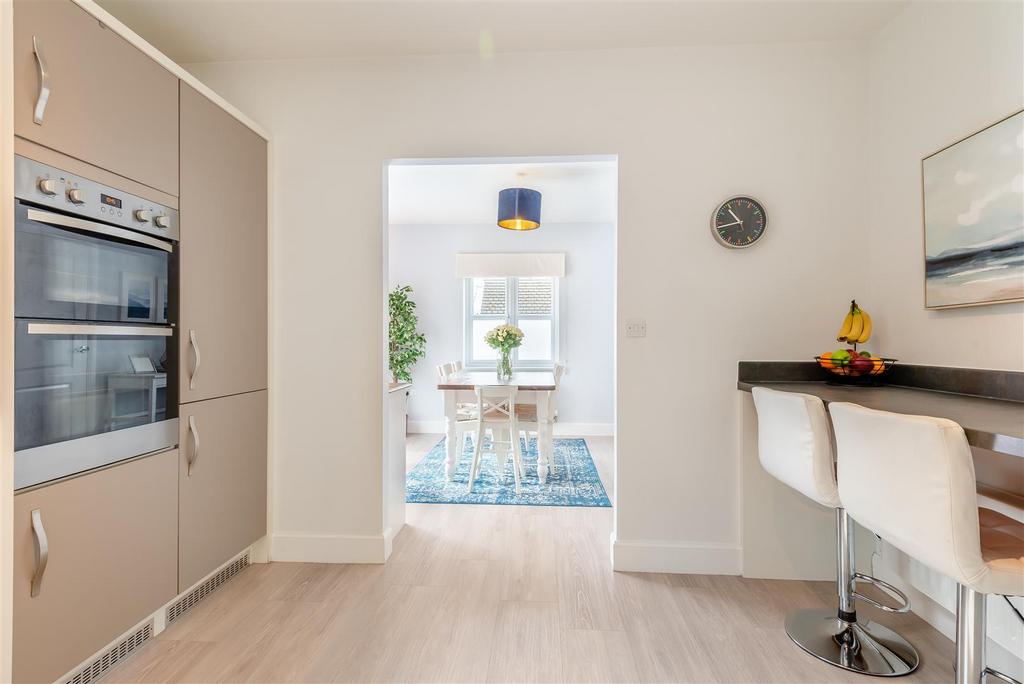 8588285-interior15.jpg