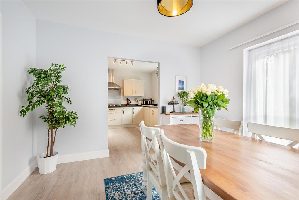 8588285-interior06.jpg