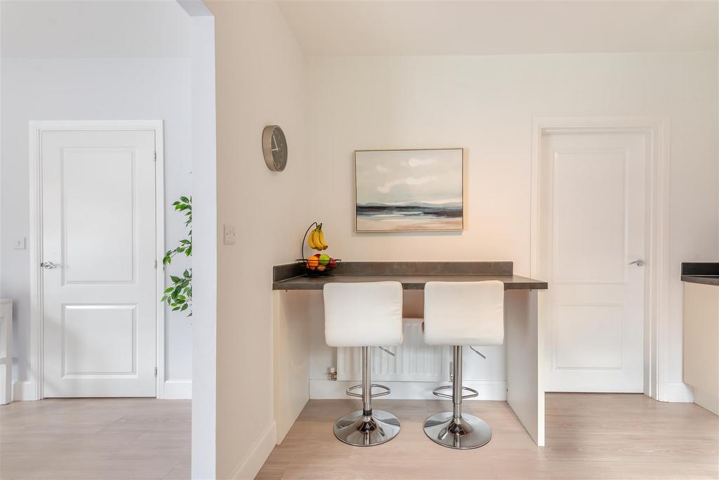 8588285-interior12.jpg