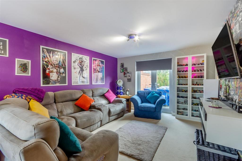 8588249-interior01.jpg