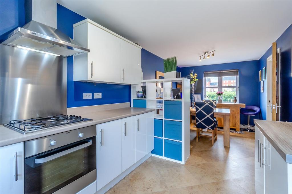 8588249-interior12.jpg