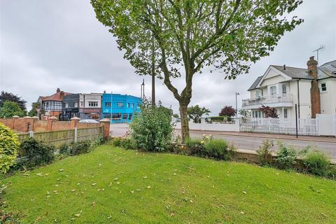 2 bedroom apartment for sale, DALWOOD COURT, HADLEIGH ROAD, Leigh On Sea
