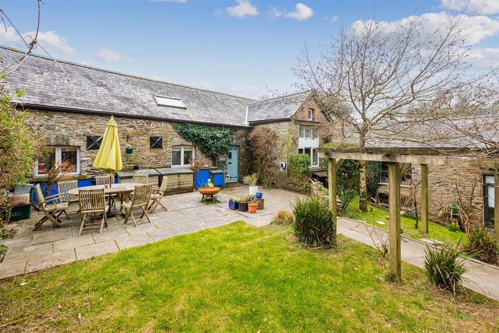 Fallapit Barns, East Allington, Totnes 5 bed semidetached house for