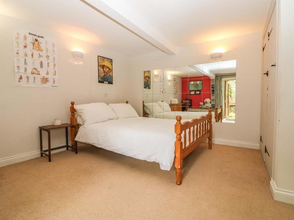 Shire bedroom with outdoors