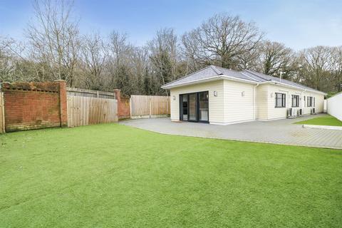 3 bedroom detached bungalow to rent, Bicknacre Road, Danbury, Chelmsford