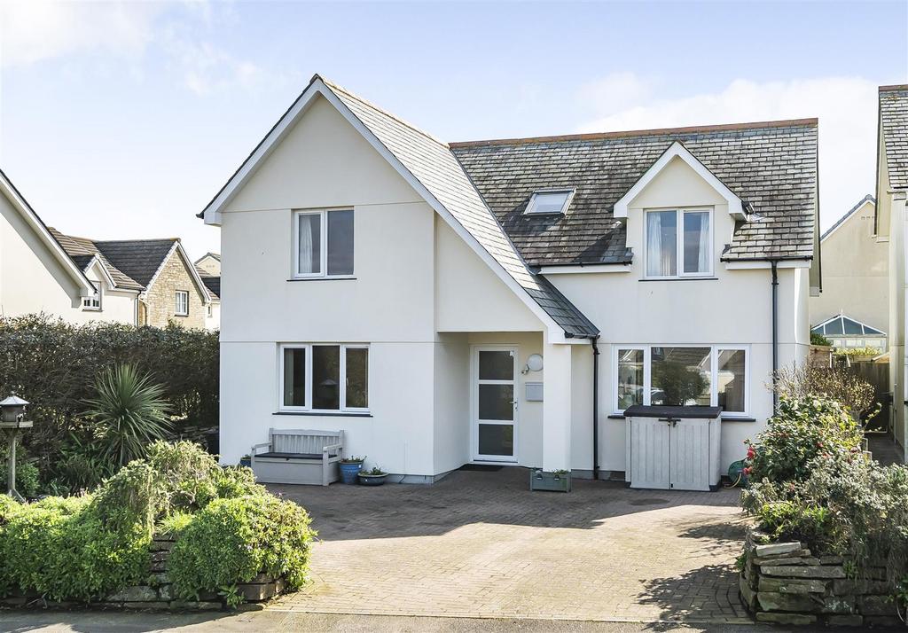 Mullion 4 bed detached house for sale £450,000