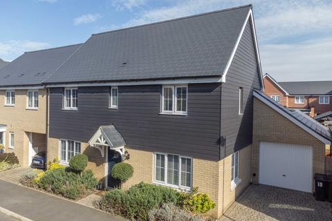 3 bedroom semi-detached house for sale, Wright Crescent, Chelmsford CM1