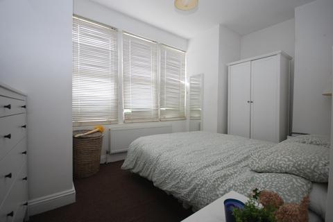 2 bedroom apartment to rent, Pendle Road, Furzedown SW16