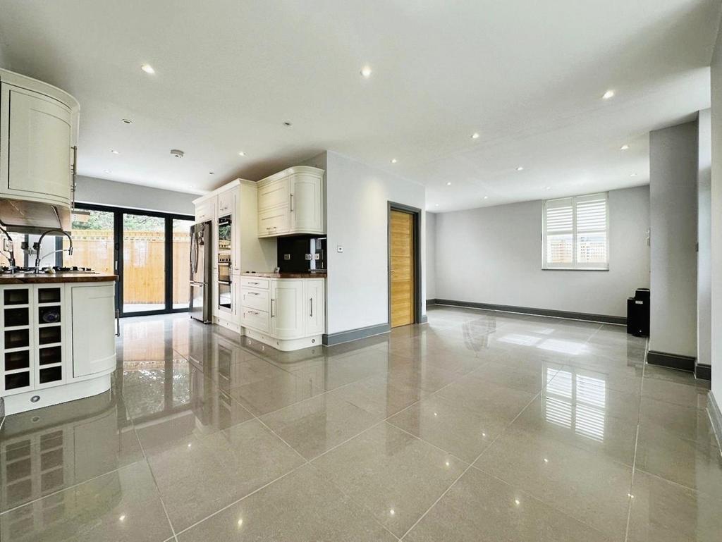 Seaforth Avenue, Motspur Park KT3 3 bed detached house for sale £825,000