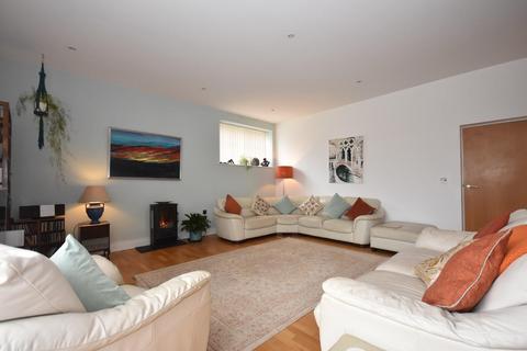 2 bedroom apartment for sale, 106 Courtlands, Hayes Point, Sully, CF64 5QG