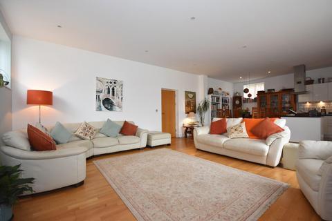 2 bedroom apartment for sale, 106 Courtlands, Hayes Point, Sully, CF64 5QG