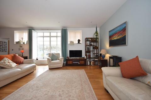 2 bedroom apartment for sale, 106 Courtlands, Hayes Point, Sully, CF64 5QG