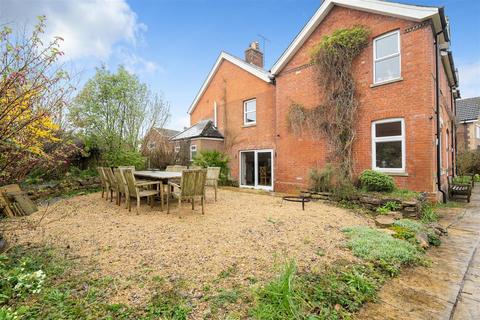 Sunnyside Bath Road, Devizes, SN10 1QF