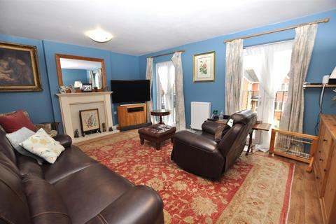 4 bedroom detached house for sale, Doveridge Road, Burton-On-Trent DE15