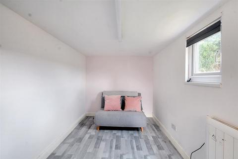 2 Barrhead Close, Nottingham, NG5 5DP