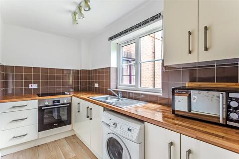 2 bedroom flat for sale, Limeway Terrace, Dorking, Surrey, RH4