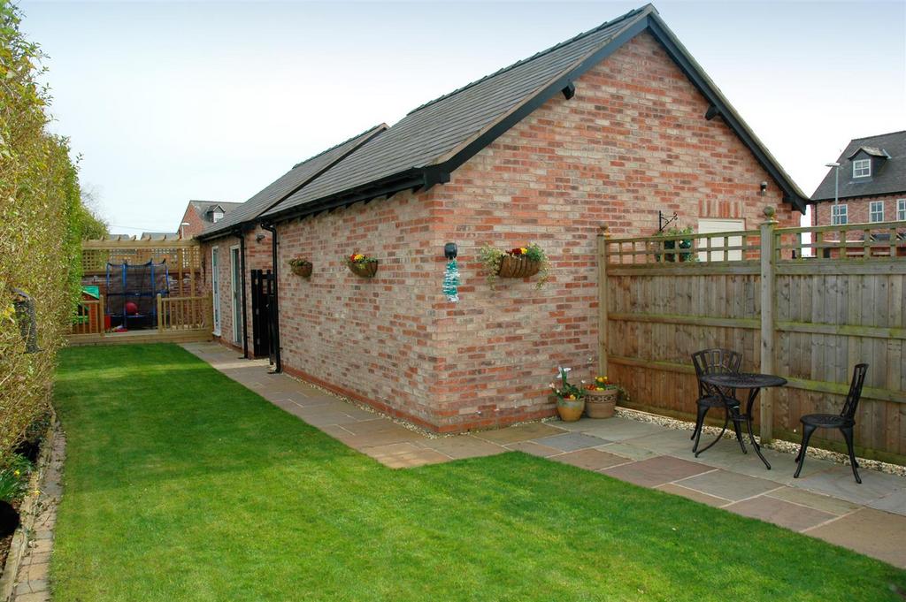 3-castlegate garden shot.jpg