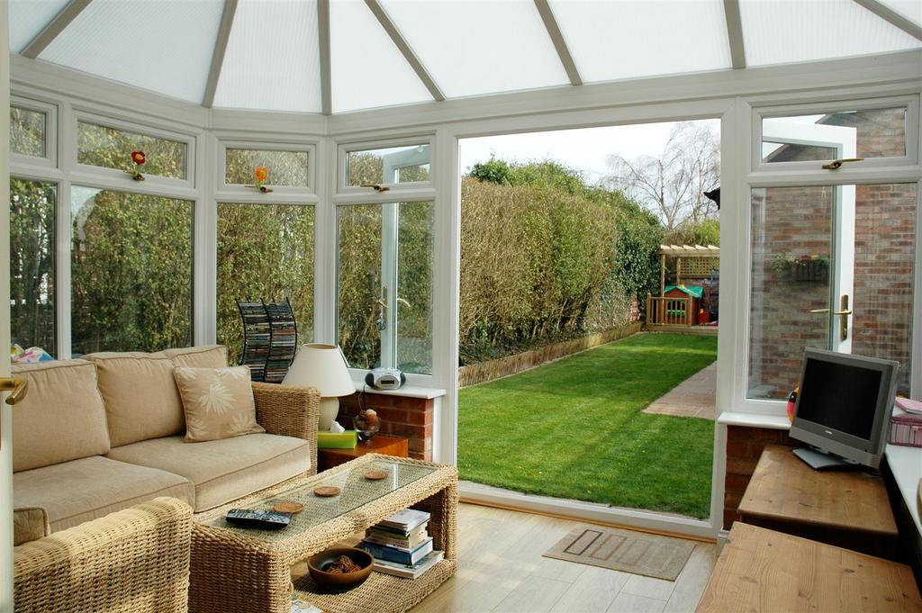 3-castlegate conservatory inside.jpg