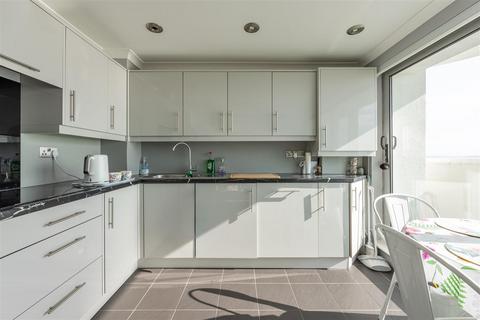 2 bedroom apartment for sale, Crowstone Court, Holland Road, Westcliff-On-Sea