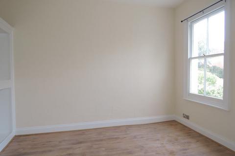 2 bedroom flat to rent - MALDON ROAD