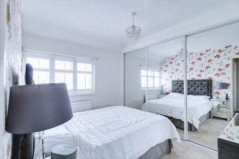 33 Ernan Close, South Ockendon, RM15 5EN