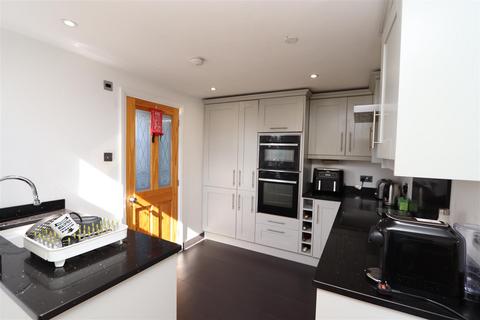 4 bedroom flat to rent - Cranley Gardens, Palmers Green, N13