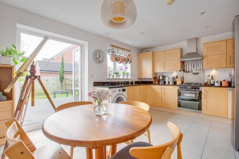 4 bedroom end of terrace house for sale - Chalk Stream Rise, Little Chalfont, Buckinghamshire, HP6 6FS