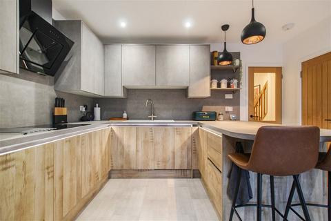 12 Tregarth Road, Bristol, BS3 2QS