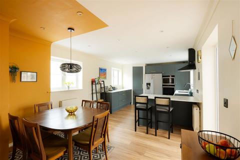 69 Kings Croft, Long Ashton, Bristol, BS41 9ED
