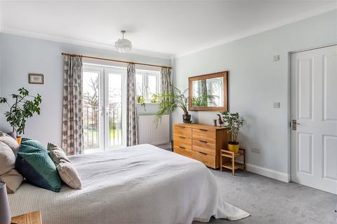 29 Lynton Road, New Malden, KT3 5ED