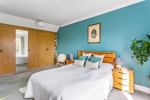 29 Lynton Road, New Malden, KT3 5ED