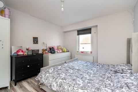 22 Castleview Grove, Edinburgh, EH16 4BN