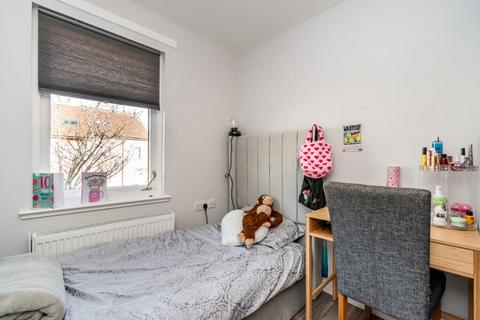 22 Castleview Grove, Edinburgh, EH16 4BN