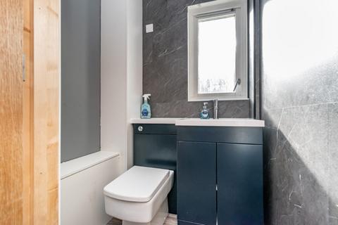 22 Castleview Grove, Edinburgh, EH16 4BN