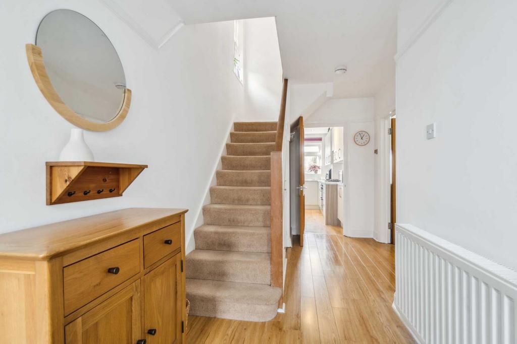 Little Bushey Lane, Bushey 4 bed semidetached house for sale £710,000